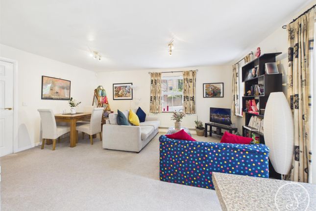 12, Lawson Wood Drive, Leeds photo 2