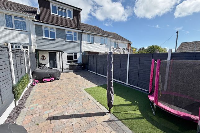 20, Simpson Close, Fareham photo 2