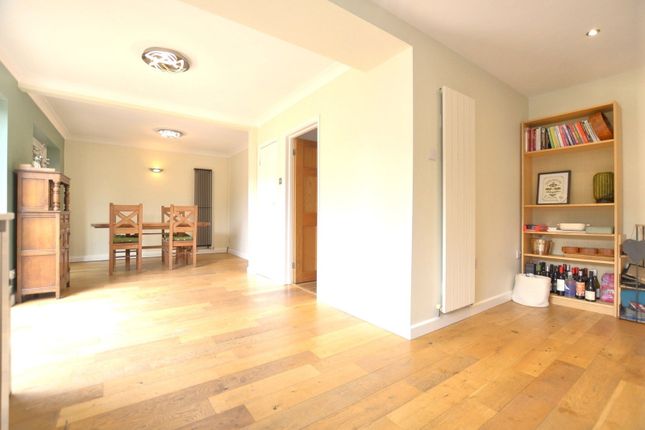 27, Woodland Green, Gloucester photo 3