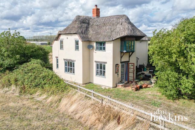 Elm Cottage, 45, Bushton photo 2