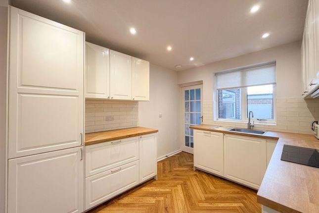 8 Whickham Park, Newcastle Upon Tyne photo 2