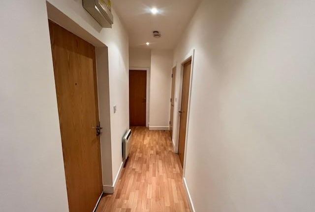 Flat 8, 49 Bank Street, Bradford photo 4