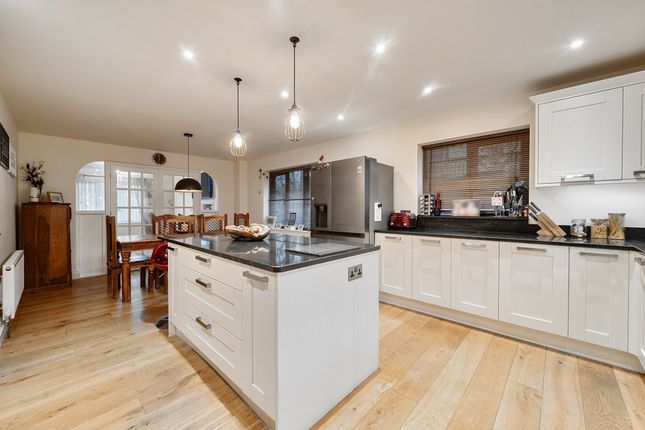 3, Heazle Place, Stroud photo 2