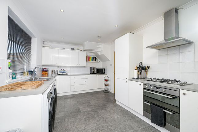 32 Adderley Terrace, Dundee photo 3