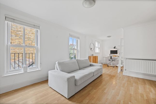 Flat for sale in Byron Mews, London