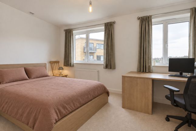 118, Victoria Way, London photo 5