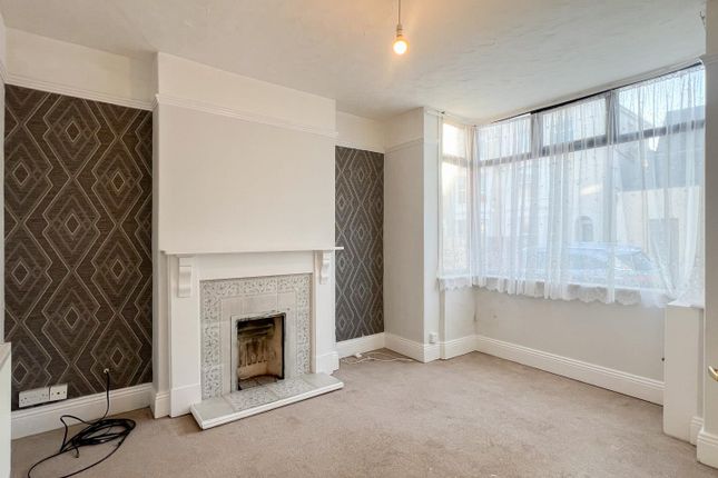 17, Princes Avenue, WITHERNSEA photo 2