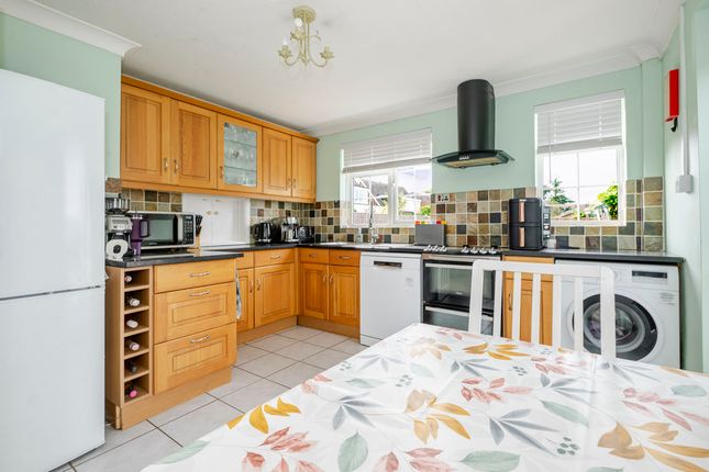 145, Rocks Park Road, Uckfield photo 3