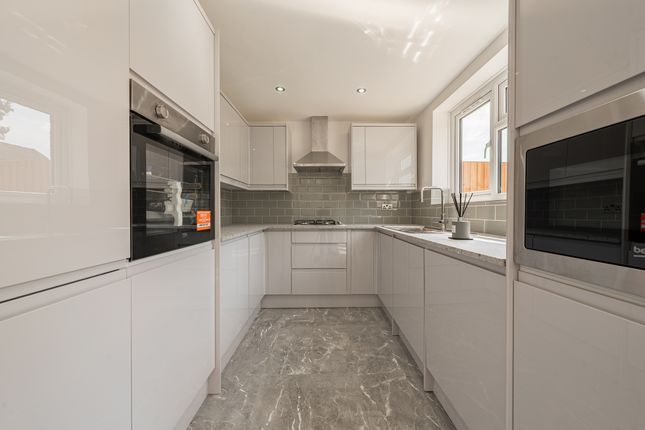 10 Ferndale Road, Leicester photo 2