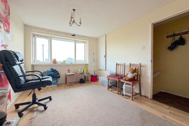 21, Birch Coppice Gardens, Wolverhampton photo 3