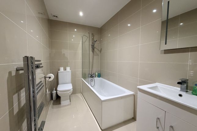 Flat 3 Flat 3,, 540 Uxbridge Road, Pinner photo 5