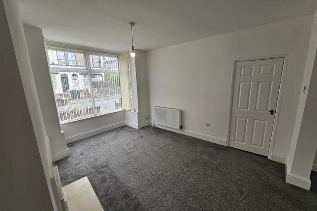 64, Ashley Lane, Manchester photo 5