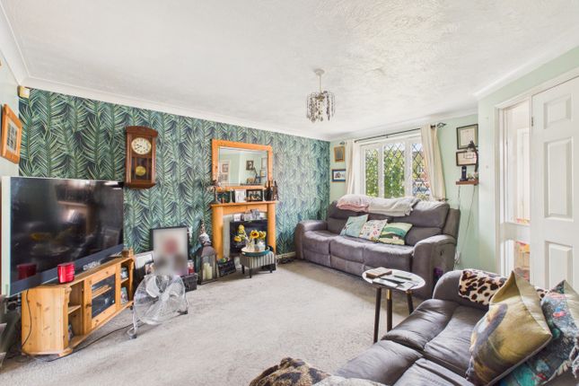 8, Rainswood Close, Hull photo 2