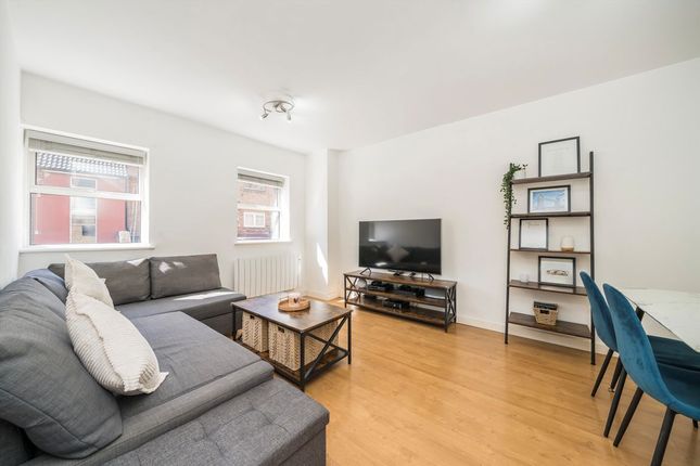 2-bed flat on Wapping Lane, London, £450,000