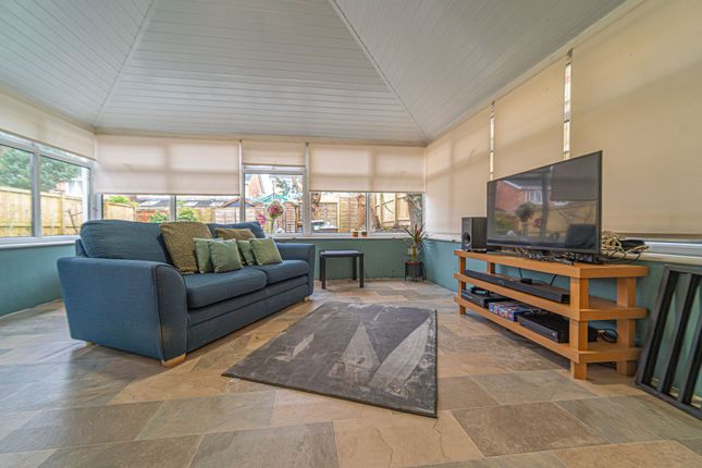 15 The Paddocks, Caldicot photo 2