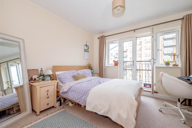 245, Luscinia View, Reading photo 4