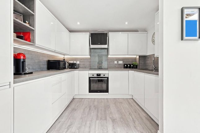 14, Northampton Grove, Basildon photo 2