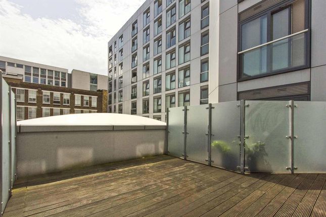 Flat for sale in Bezier Apartments, 91 City Road, Aldgate, London