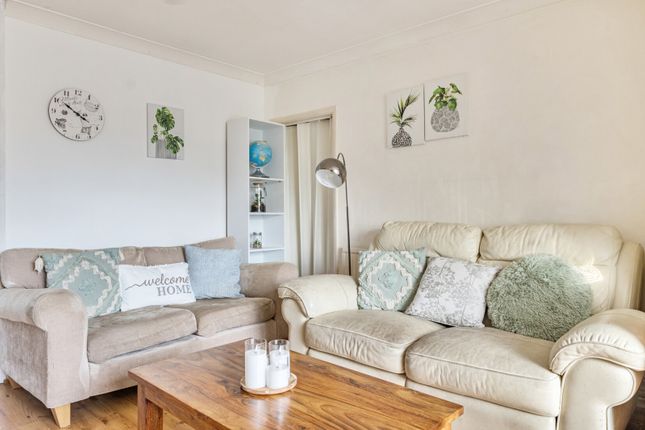 59, Lansdown Close, Surrey photo 4