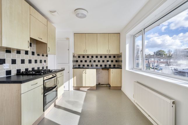 Moorlands Crescent, Southampton photo 4