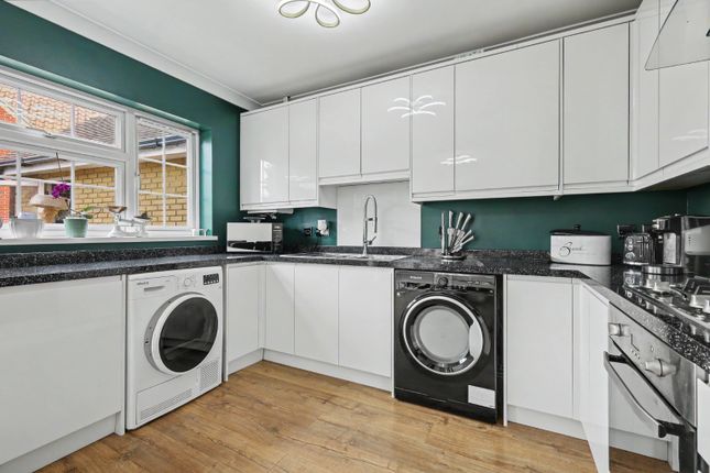 76 Bramble Tye, Laindon, Essex photo 3