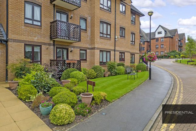 19 Aragon Lodge, Boleyn Court Epping New Road, Buckhurst Hill photo 3