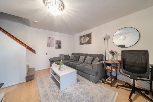 74, Newcombe Rise, West Drayton photo 3