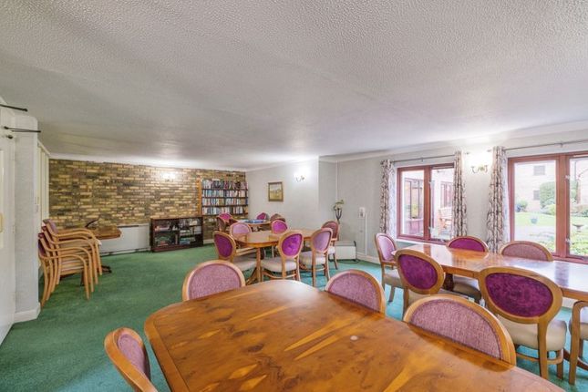 Flat for sale in Windmill Grange, Cambridge