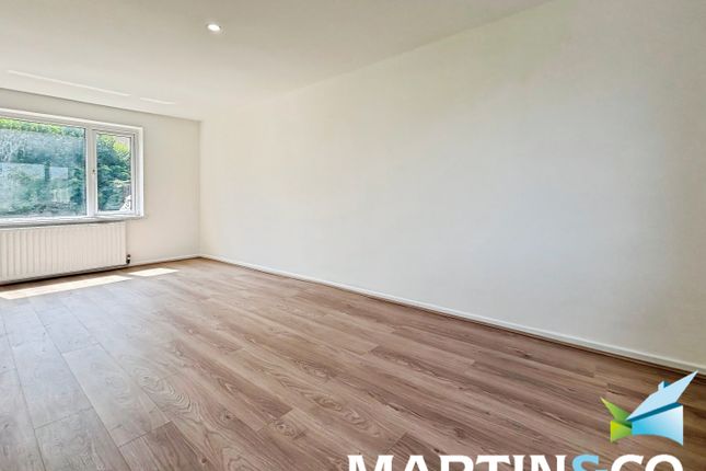 15, Atlee Avenue, Wakefield photo 2