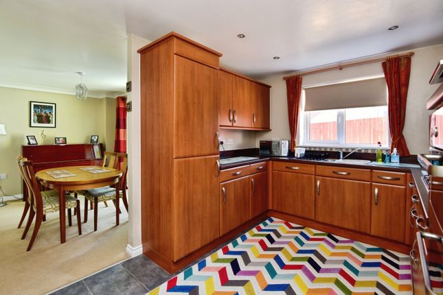 14, Oakfield Close, Stoke-on-Trent photo 3
