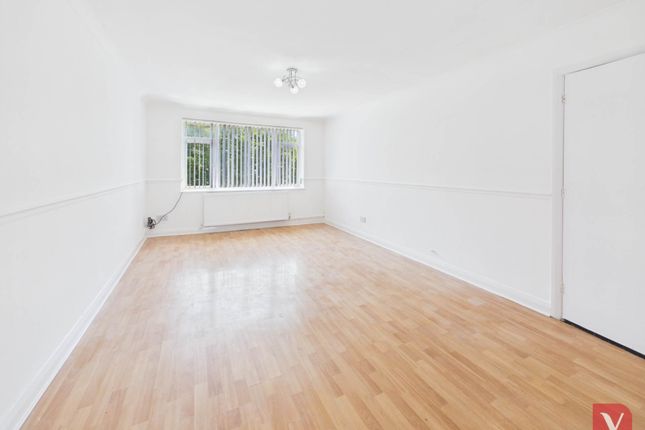 12, James Court, Luton photo 4
