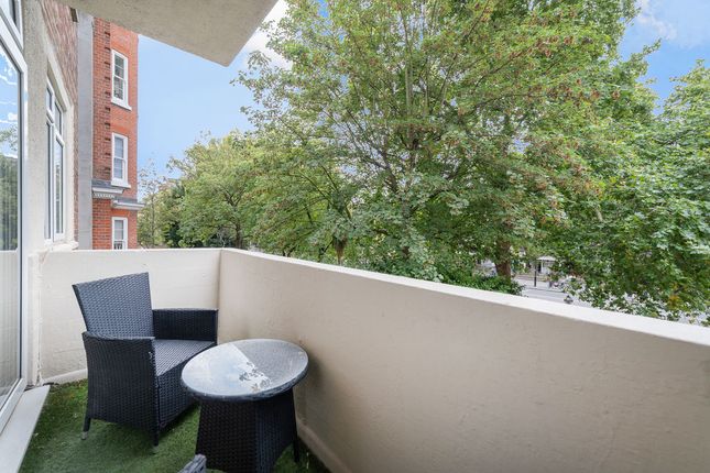 54 Wellesley Court, Maida Vale, London photo 3