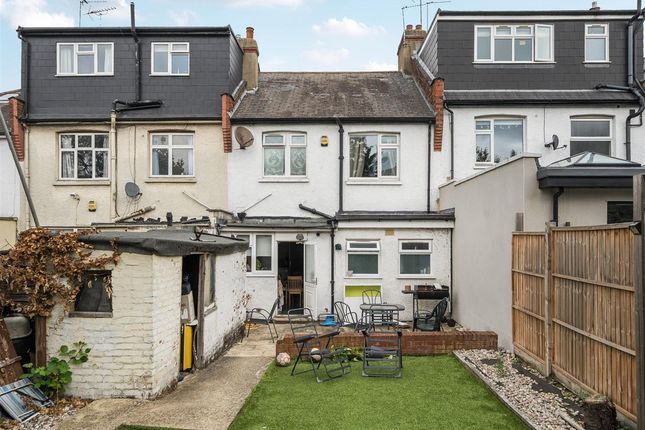 32, Haycroft Gardens, London photo 3