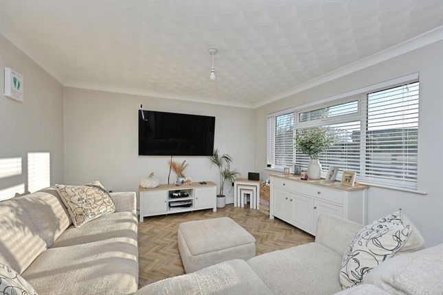 90, Old Vicarage Park, Narborough photo 4