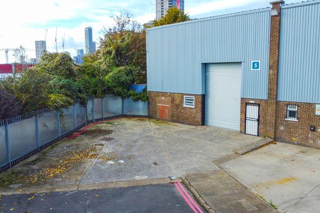 Thumbnail Industrial to let in Apex Industrial Estate, London