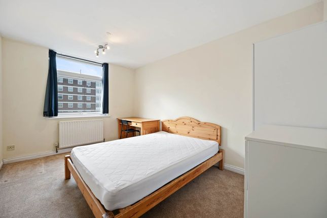 83 Bush Court, Shepherds Bush Green, London photo 4