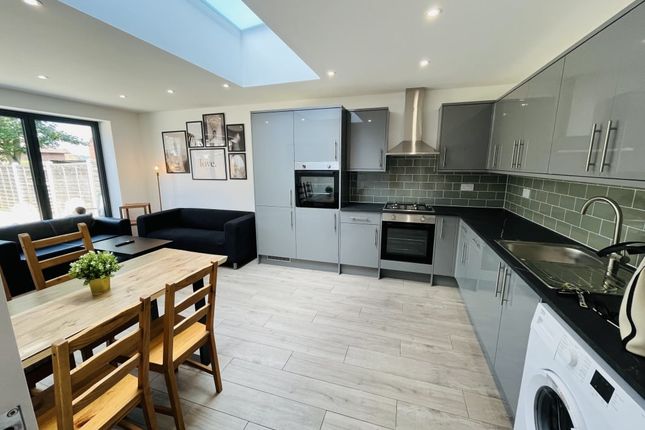 40 Ibbetson Path, Loughton photo 2