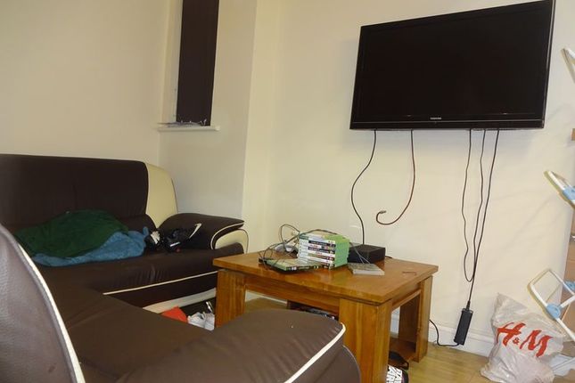 Shared accommodation to rent in Derby Road, Lenton, Nottingham