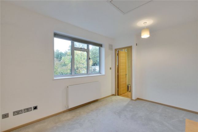 Detached house to rent in Biscoe Way, London
