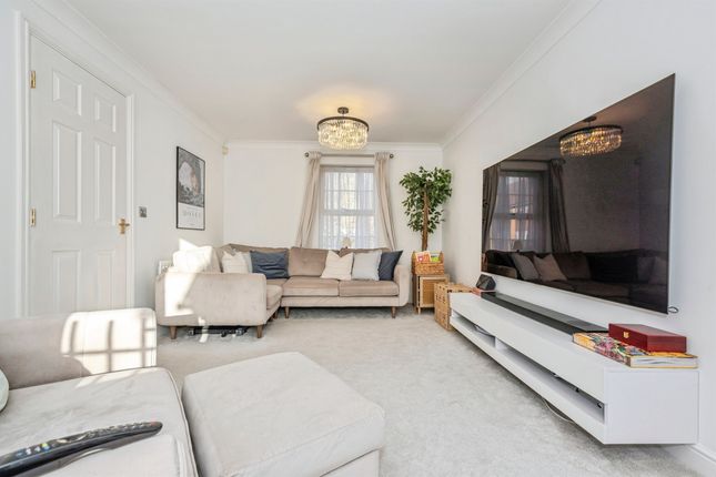 395, Caspian Way, Purfleet-On-Thames photo 4