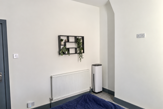 Room 2, 9 Nicholls Street, Stoke-on-Trent photo 3