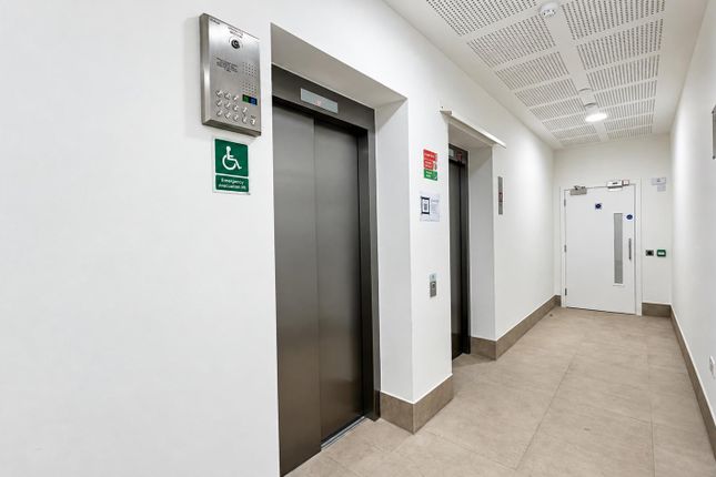 Flat 25, Braybrooke House, 41 Denmark Road, London photo 3