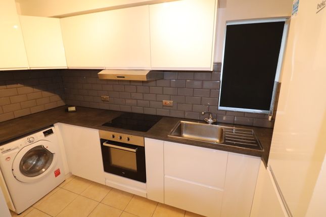 15, Basildon photo 3