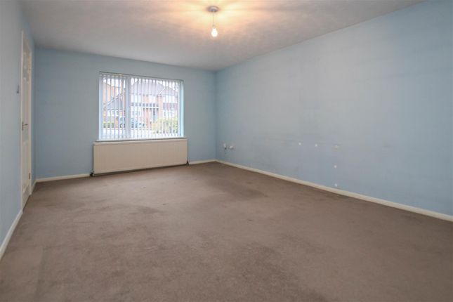 28, Headley Chase, Brentwood photo 3