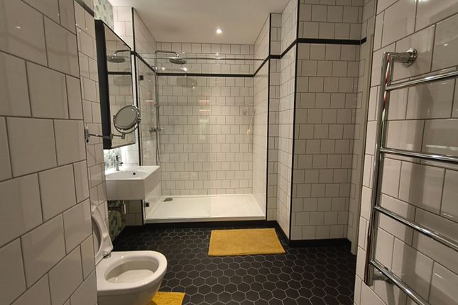 Grantham House, 46 Botanic Square, London photo 3