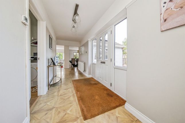 Toodle Pip, Oakmead Road, Clacton-On-Sea photo 3