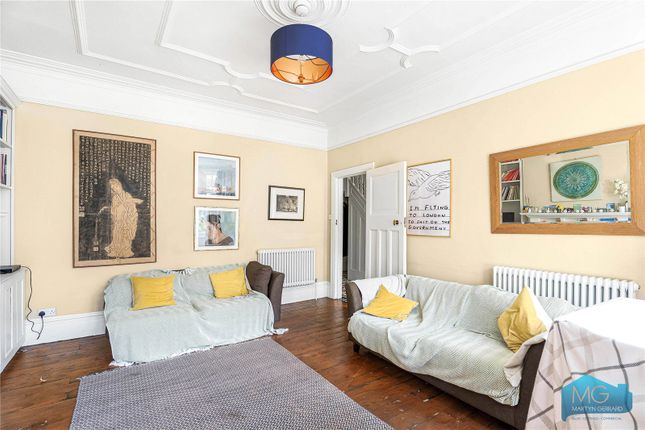 14, Burford Gardens, London photo 4