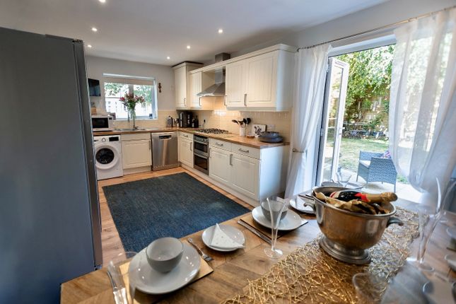 91, Freestone Way, CORSHAM photo 3