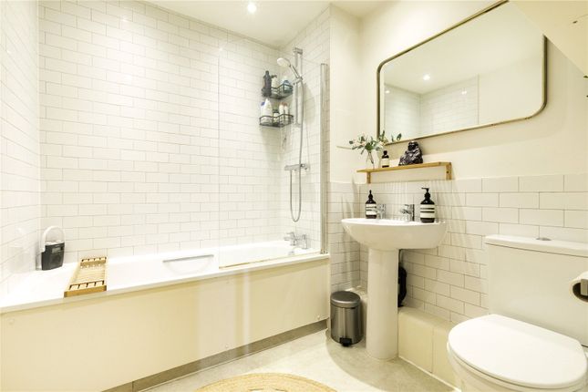 Flat 86, Terrace Apartments, 40, Drayton Park, London photo 4