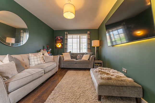6 Folly Road, Pontypool photo 3